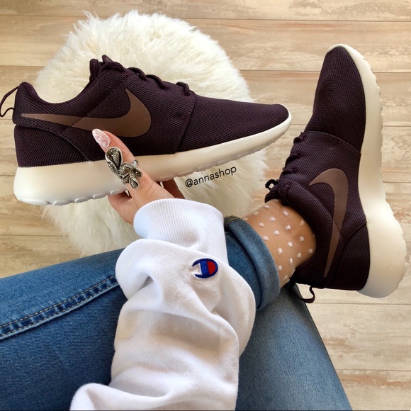 Nike Shoes - NWTNike Roshe port wine